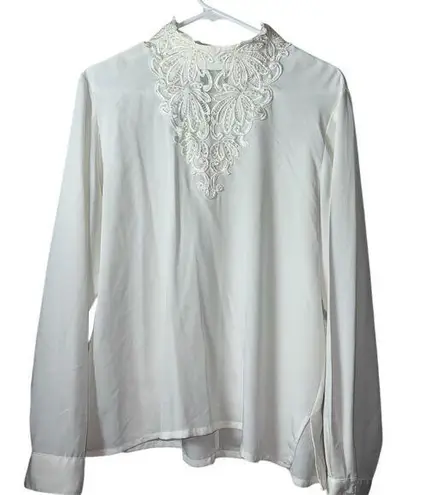 Vintage Women's White Blouse Size 14 Collared Long Sleeve Embroidered