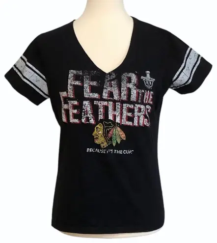 G-III Chicago Blackhawks 2015 Stanley Cup Playoffs NHL Fear the Feathers Short Sleeve V-Neck Top •Size Medium