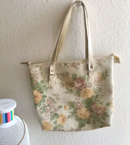 Vintage cream floral beach/picnic/ grocery casual earthy summer carry on u