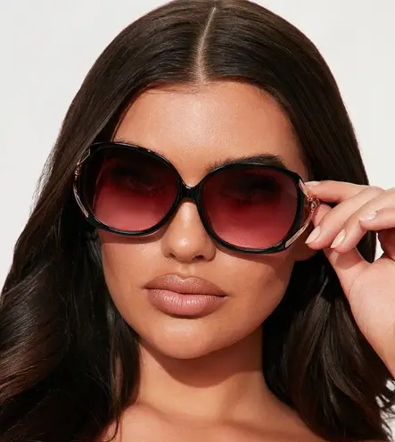 Round Frame Black Sunglasses with Gold detailing