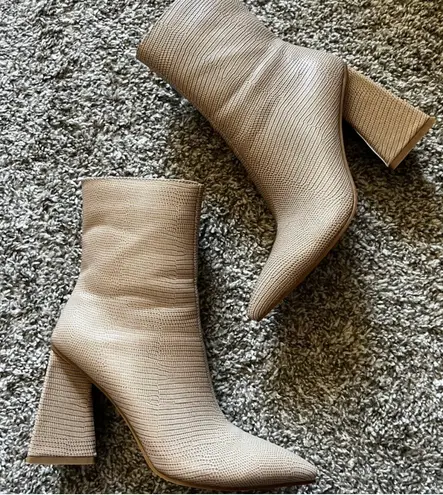 Billini felka ankle high boot Tan Size 6