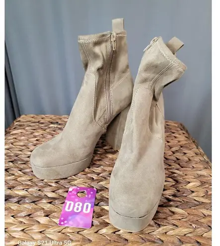 Melrose and Market Emerson Women's 8 M Beige Suede Block Heel Platform Bootie