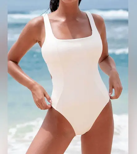 Berlook White Cut Out One