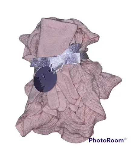 Pacific&Co NY& ruffled infinity scarf with matching gloves