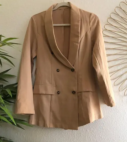 Slightly oversized beige tan double breasted long sleeve professional blazer