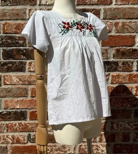 Handmade Mexican Pueblo embroidered poinsettia top / XS / Good condition*