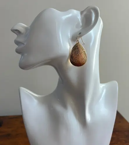A & J Gold Teardrop Earrings NEW 1.5”