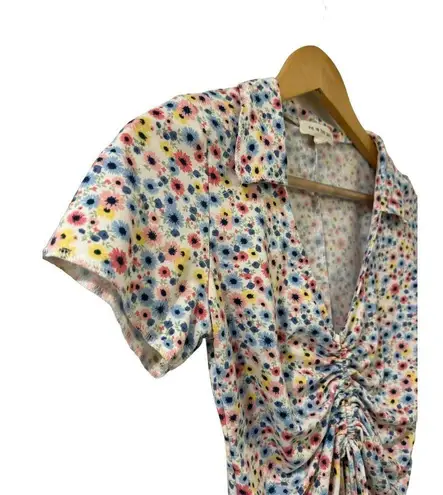 Pie In The Sky Juniors Solid Floral Cropped Front Ruched Collared Top, Small - Image 4