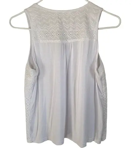 Solitaire Women’s medium white embroidered overlay fully lined tank top