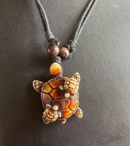 Mother sea turtle with two baby sea turtle necklace