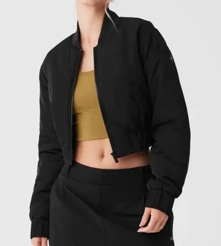 Alo Yoga  - Cropped Break Line Bomber Jacket in Black