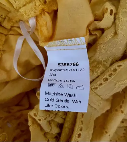 Boutique NEW Eyelet Pants