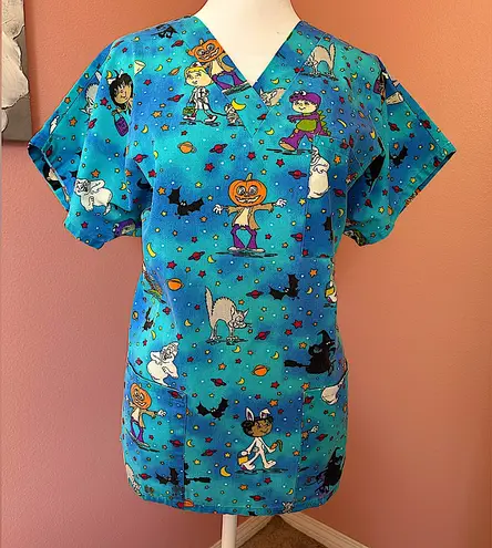 Vintage 90s cartoon Halloween scrub top with ghost, bats, witches and pumpkins S Blue