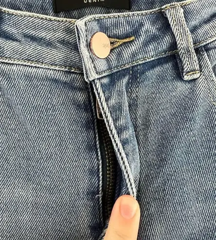 Simple Pieces Light Wash Straight Leg Jeans Size 26