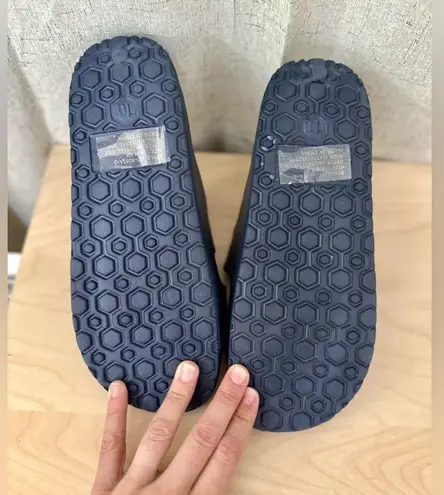 C&C California  Navy Blue,‎ Size 10 Sandals/Slides