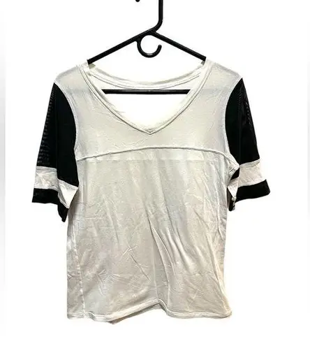 Lululemon  BLACK AND CREAM MESH SLEEVE JERSEY STYLE TOP