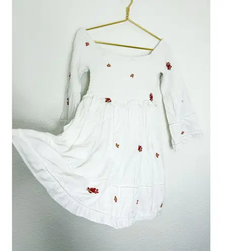 Free People  Counting Daisies Size Medium White Embroidered Off Shoulder Boho