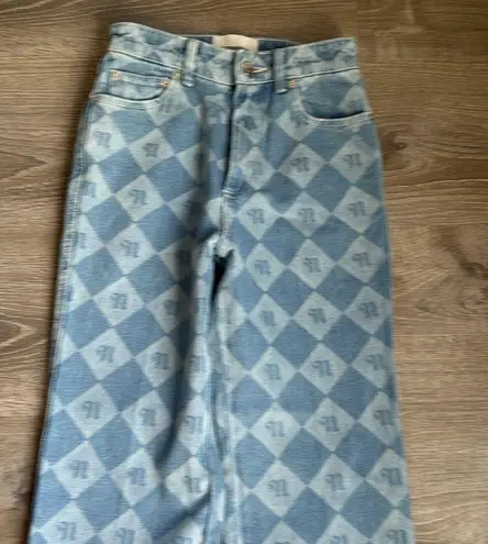 NEW NANUSHKA Zoey logo