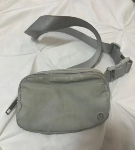 Lululemon Everywhere Belt Bag