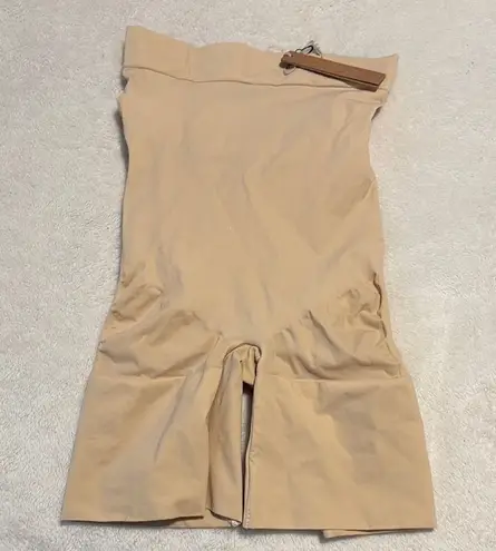 SKIMS Everyday Sculpt Mid Thigh Shorts Beige Shapewear Bodysuit XL