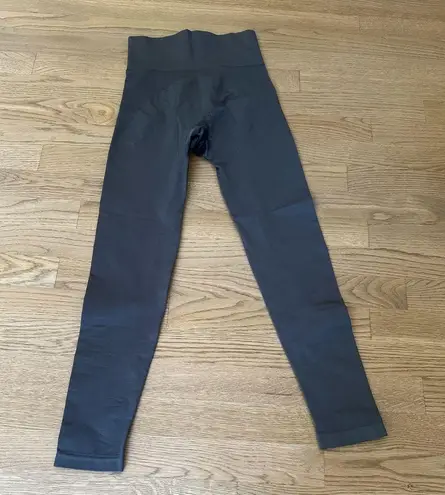 Cuyana Stretch High Waist Leggings and Crop Top