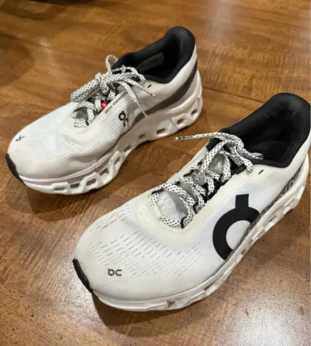 on cloud Running Shoes