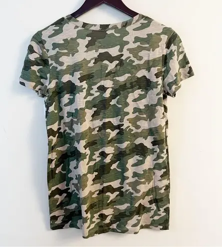 Susina Green Camo Print Short Sleeve lightweight Basic Tee Sz Small NWT