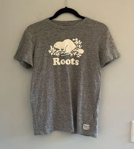 Roots Women’s grey  Canada logo T shirt size xs