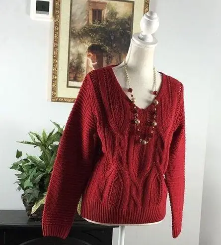 Ivy Rose Women’s Size M Red V