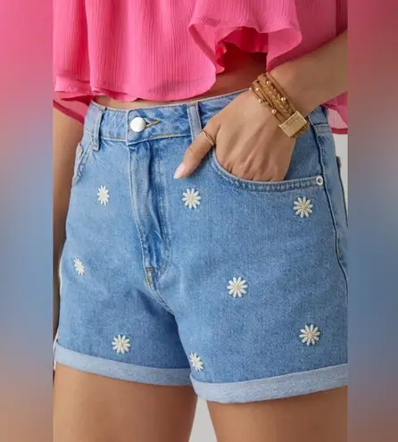 Harper Heritage Daisy Embroidered Denim Shorts Size 29