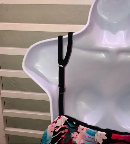 Magic NWT Vanishing Act by Brands Floral Swim Top 14