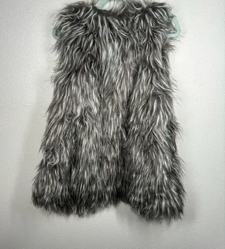 Signature Studio  Mob Wife Grey Faux Fur Vest Size Med