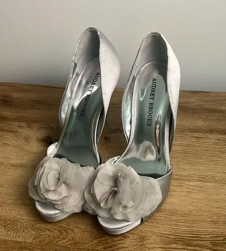 Audrey Brooke  silver heels size 7