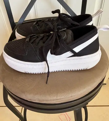 Nike 9.5  Court vision Sneakers