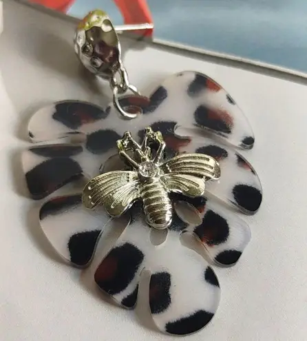 Resin Animal Print Palm Monstera Leaf w/ Bee Earrings Silver