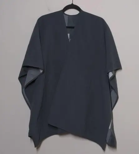 Woolrich Reversible Open Front Wrap / Cape in Gray - One Size - EUC