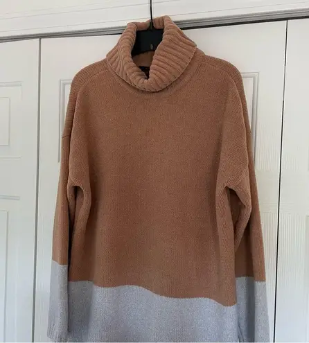 BCBGMAXAZRIA  Turtleneck Tunic Sweater Colorblock Sz Medium Camel Grey