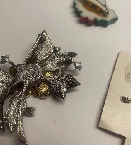 Lot Of 4 Christmas Holiday Brooch Pins Bell / Holly Leaves / Candy Cane / Flower