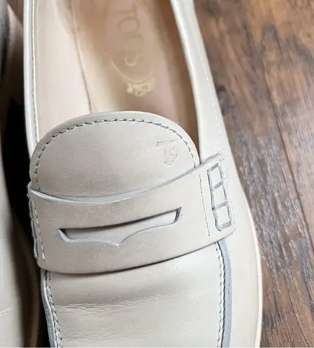 Tod's TOD’S • Penny Loafers beige ecru low heel almond toe Italian leather