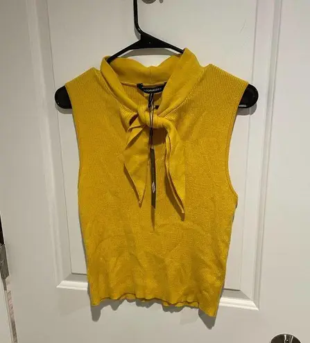 BCBGMAXAZRIA  yellow keyhole sleeveless crop sweater top size large