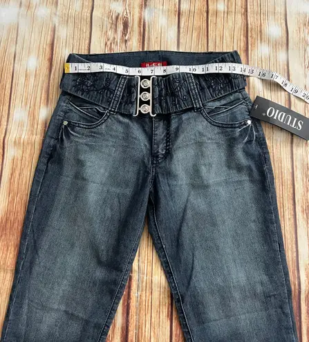 Ilse Studio Ilce Studio Women’s Belted Mid Rise Straight Leg Medium Wash Jeans Size 28”