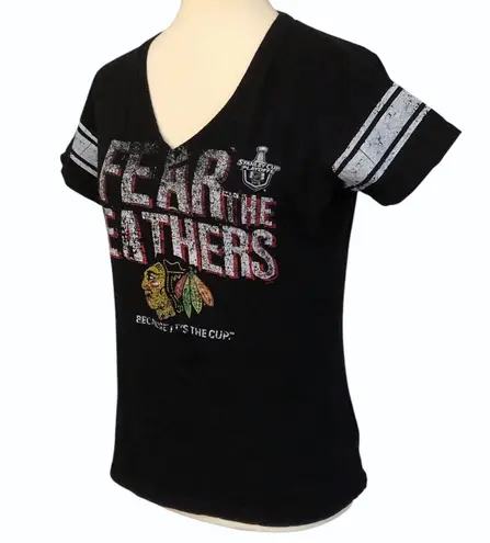 G-III Chicago Blackhawks 2015 Stanley Cup Playoffs NHL Fear the Feathers Short Sleeve V-Neck Top •Size Medium