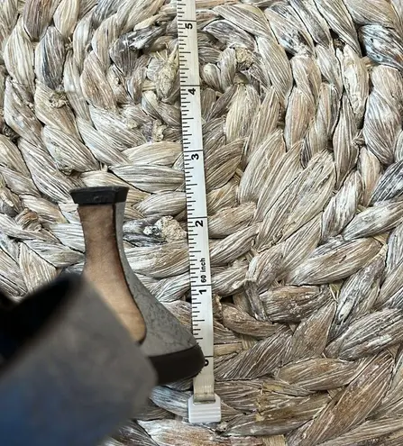 Donald J Pliner Distressed Metallic Silver Leather Kitten Heel Sandals Size 7