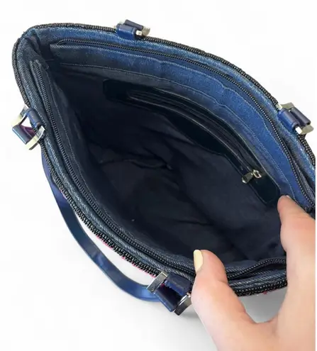 Vintage 1950s scene beaded shoulder bag with top zip closure and interior pocket Pink