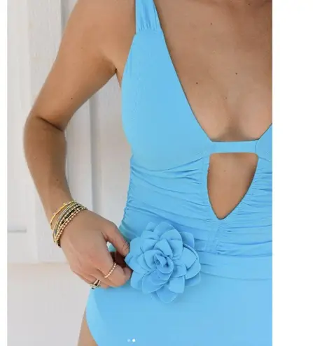 Becca by Rebecca Virtue Magnolia One Piece Swimsuit in Pool Size Small