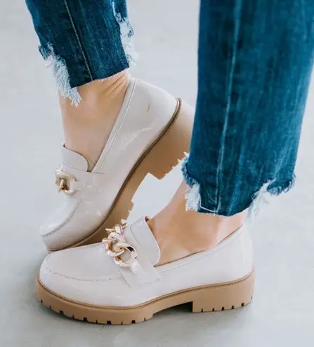 Soda Patent Leather Nude platform loafers Size 9 B44