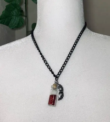 Masquerade Red Glitter Sparkle Necklace New