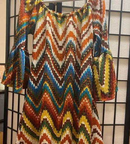 Lady’s Chevron top can be worn with leggings Multiple Size M