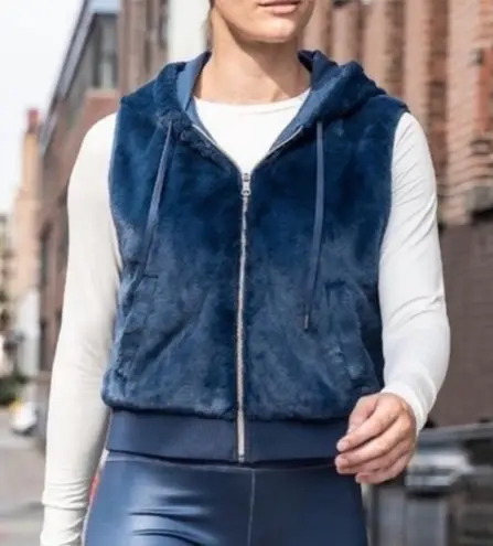 Calia by Carrie Underwood Dark Denim Blue Full Zip Faux Fur Cropped Vest Sz L Size L