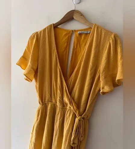 Abercrombie & Fitch  Yellow and White Polka Dot Romper - Image 5